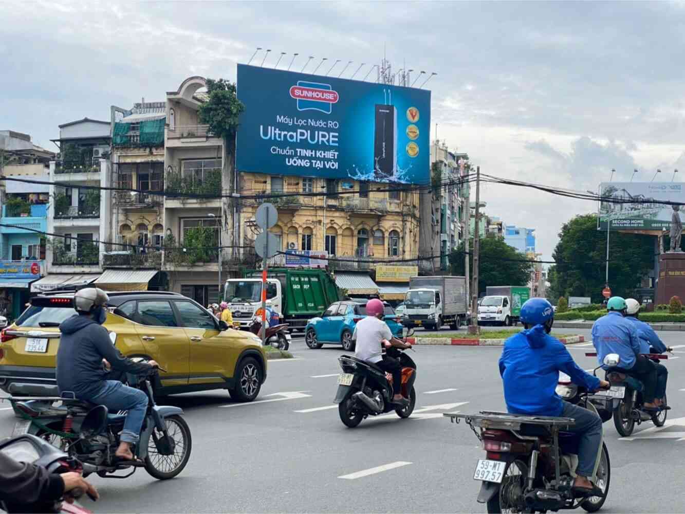 quang cao pano 12