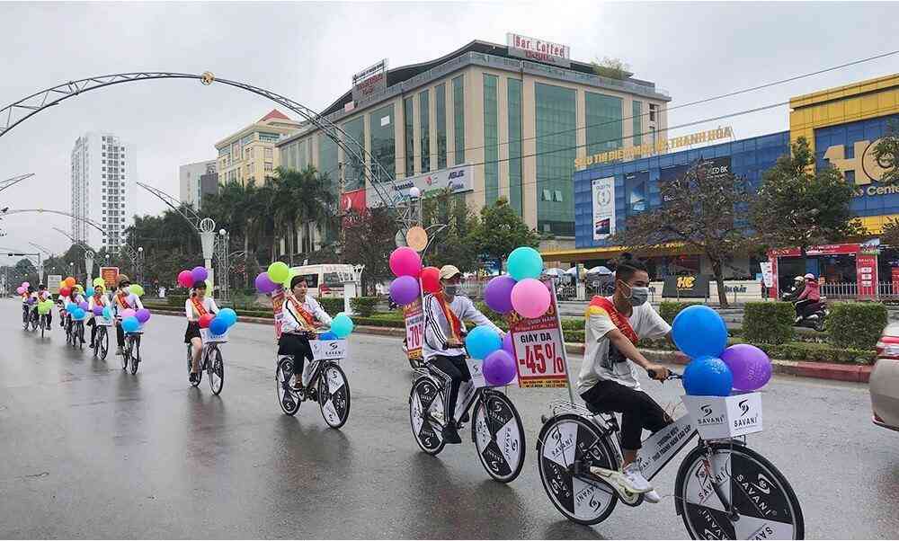 quang cao roadshow xe dap 1