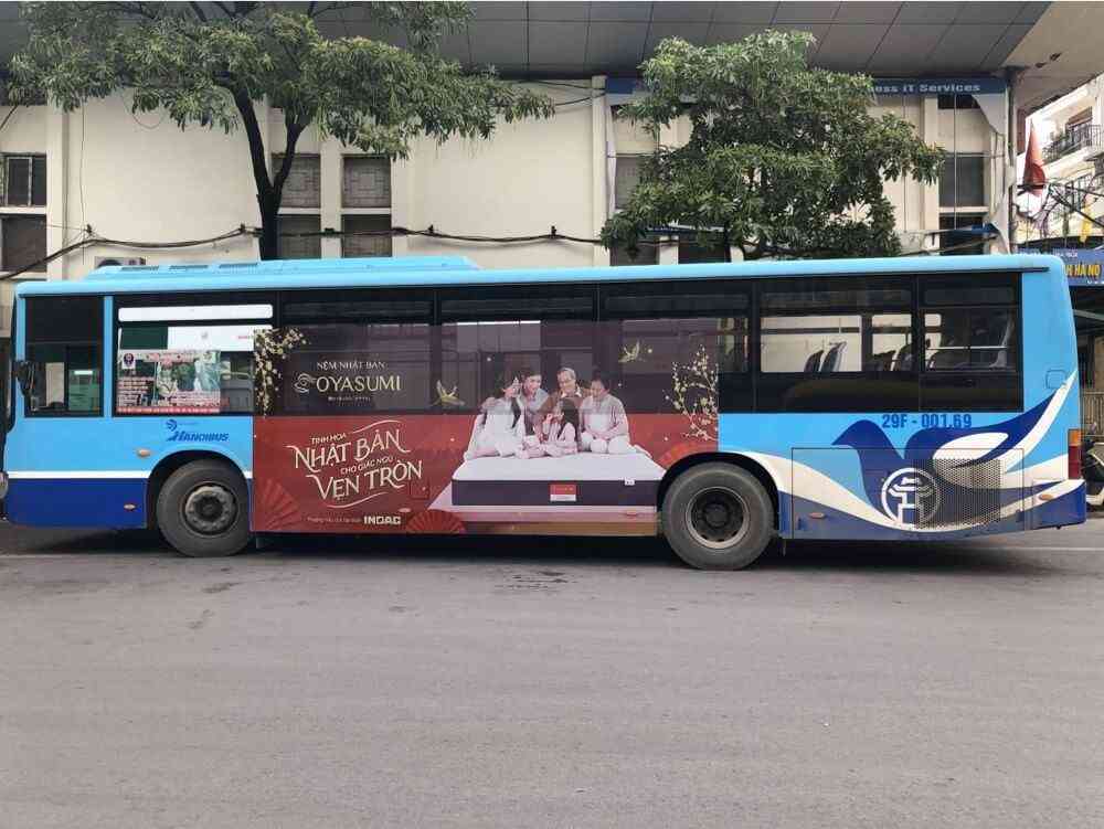 Quảng cáo Die-cut trên xe buýt
