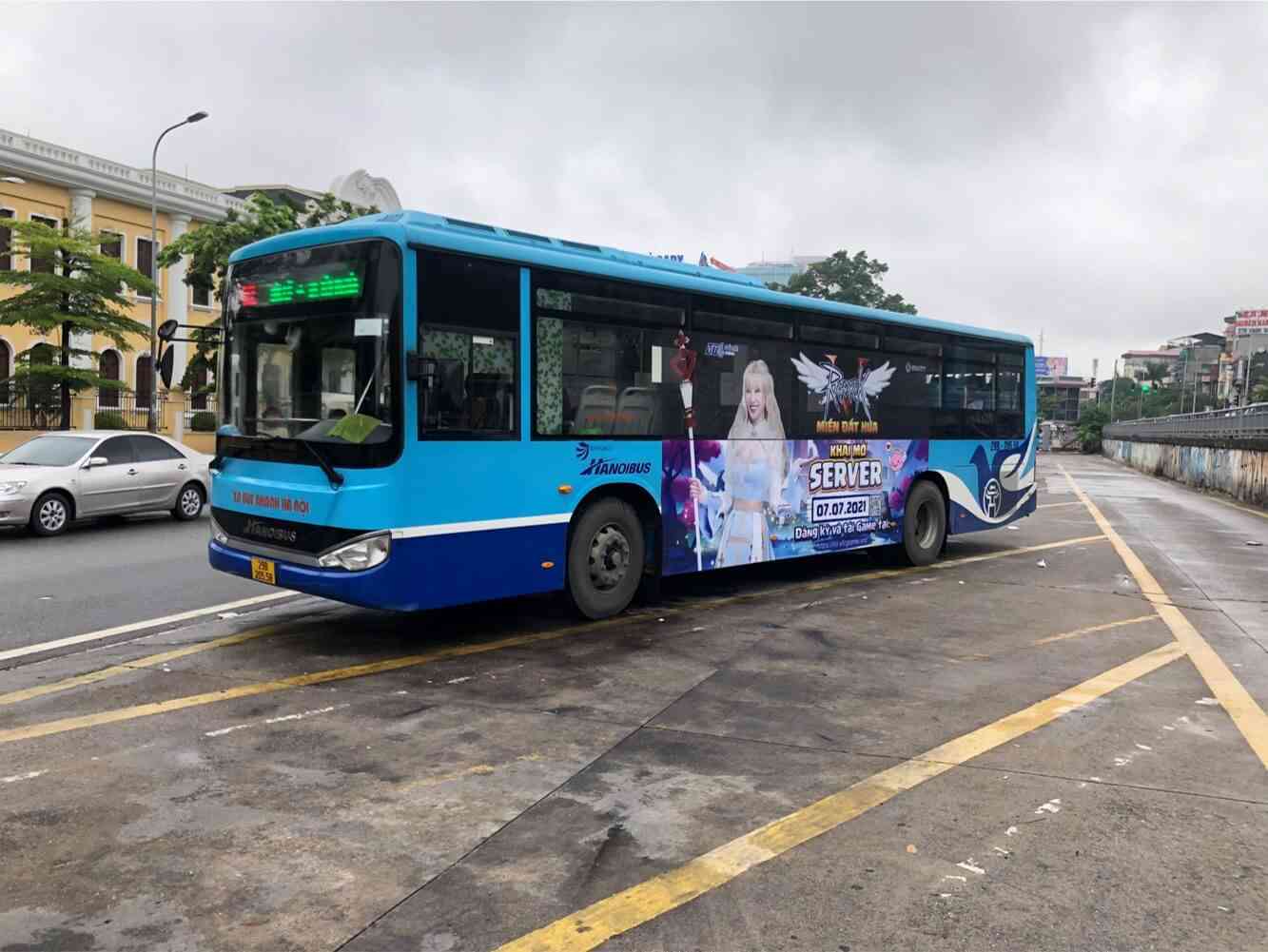 quang cao tren xe bus 11