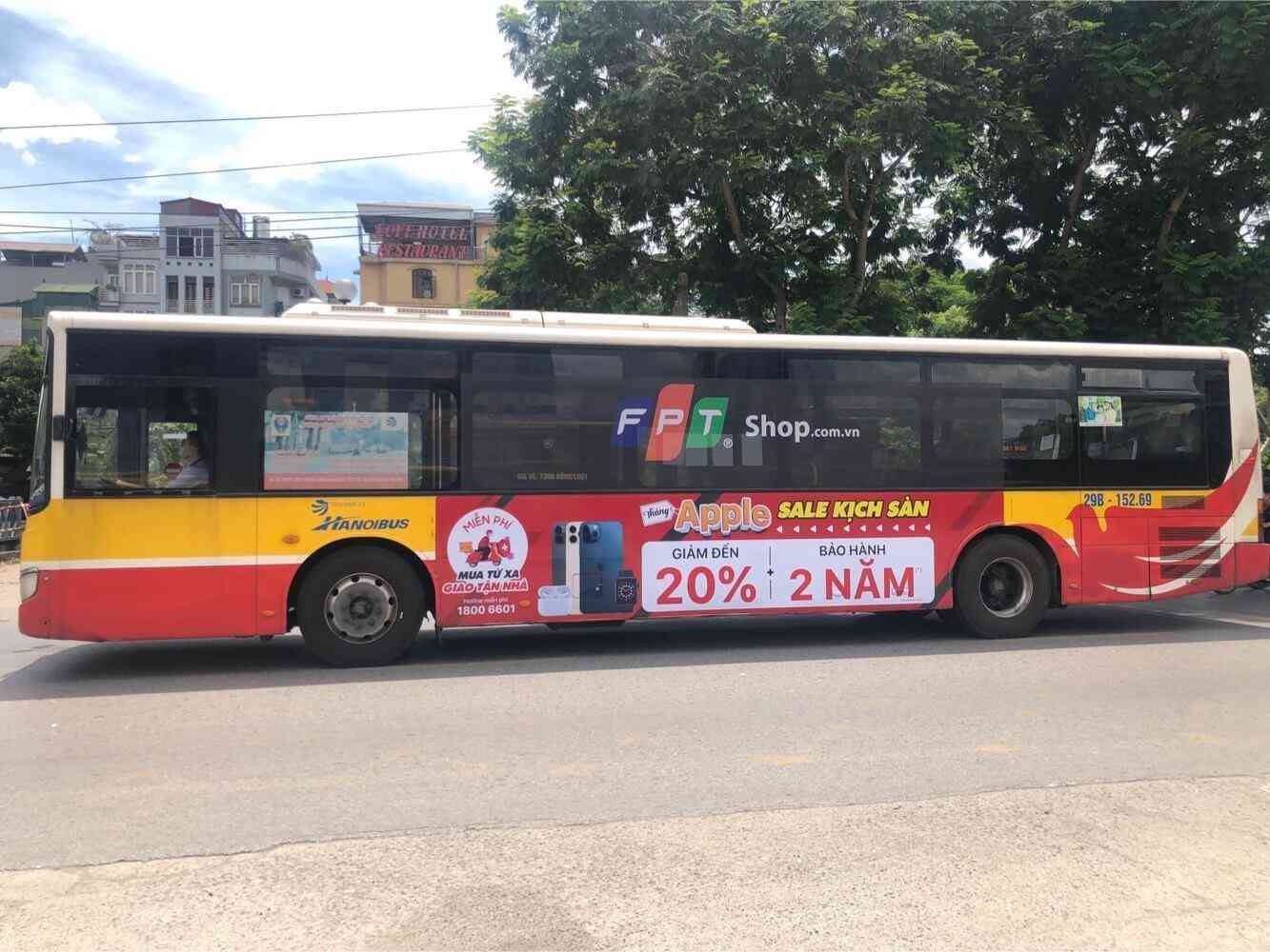 quang cao tren xe bus 13