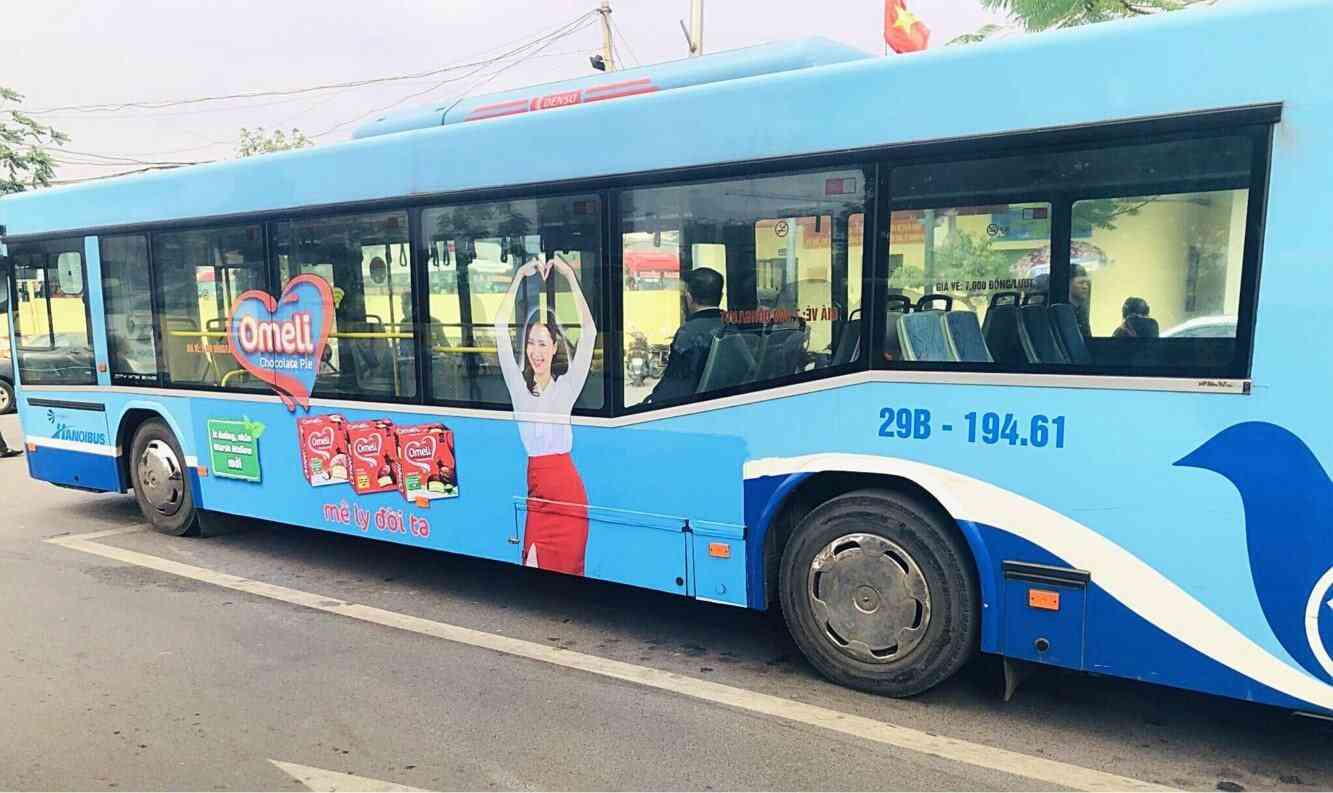quang cao tren xe bus 5