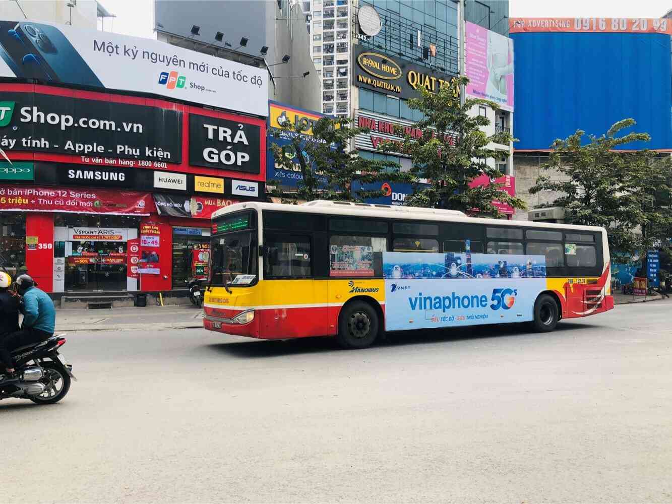 quang cao tren xe bus 9