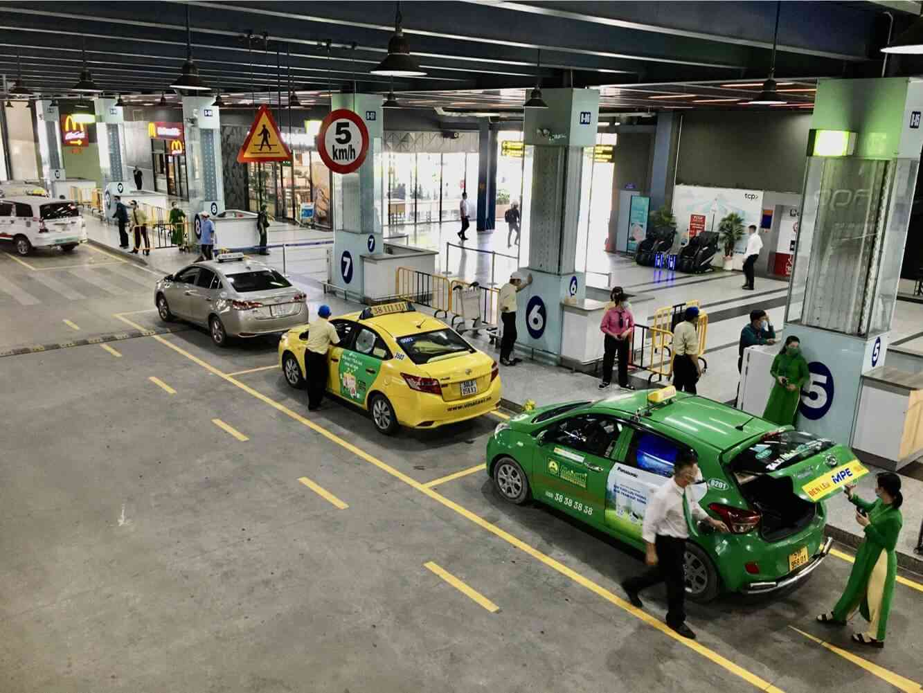 quang cao tren xe taxi 17 1