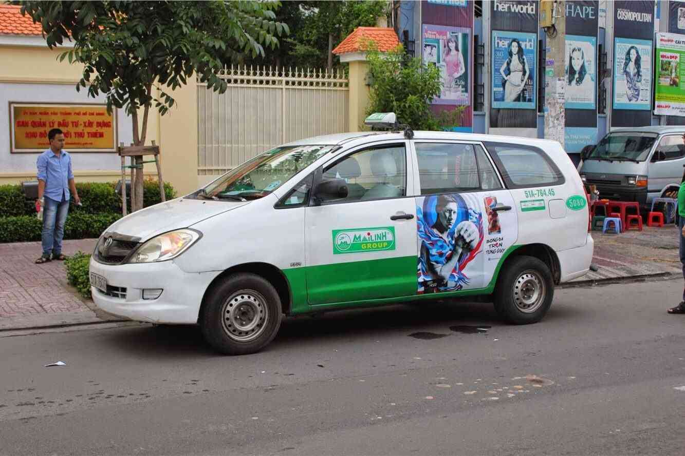 quang cao tren xe taxi 3 1
