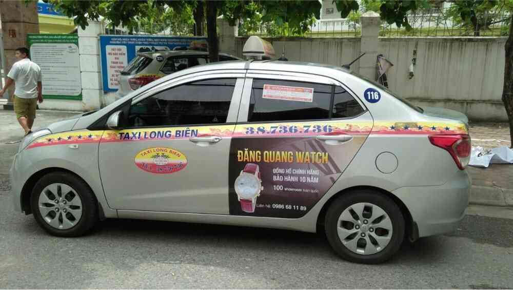 quang cao tren xe taxi 9