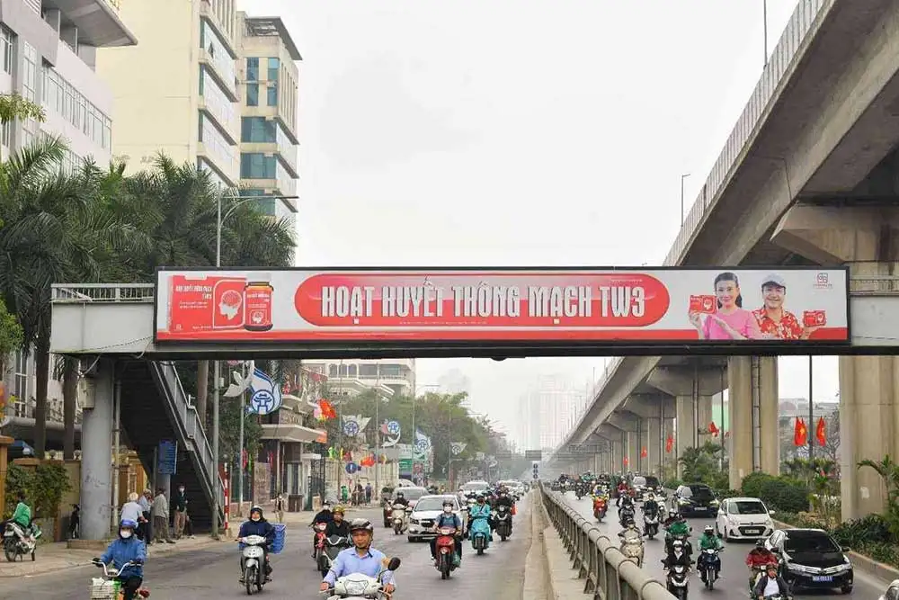 DỰ ÁN QUẢNG CÁO BIỂN HỘP ĐÈN TẠI CẦU ĐI BỘ CỦA CÔNG TY CỔ PHẦN DƯỢC PHẨM TRUNG ƯƠNG 3