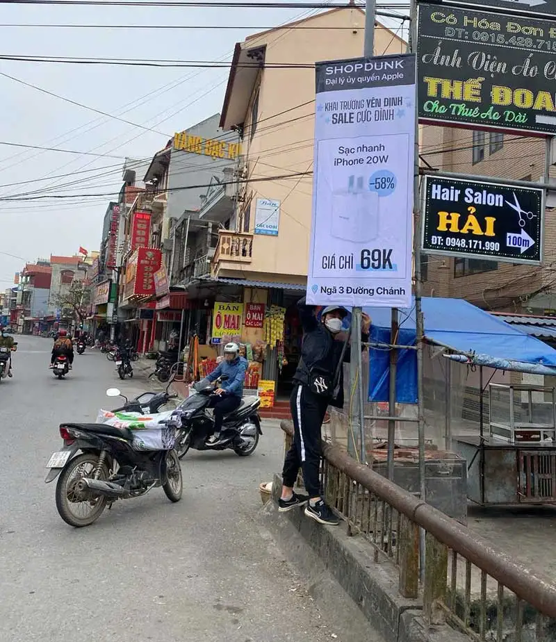 Chiến dịch quảng cáo phướn của nhãn hàng của ShopDunk.