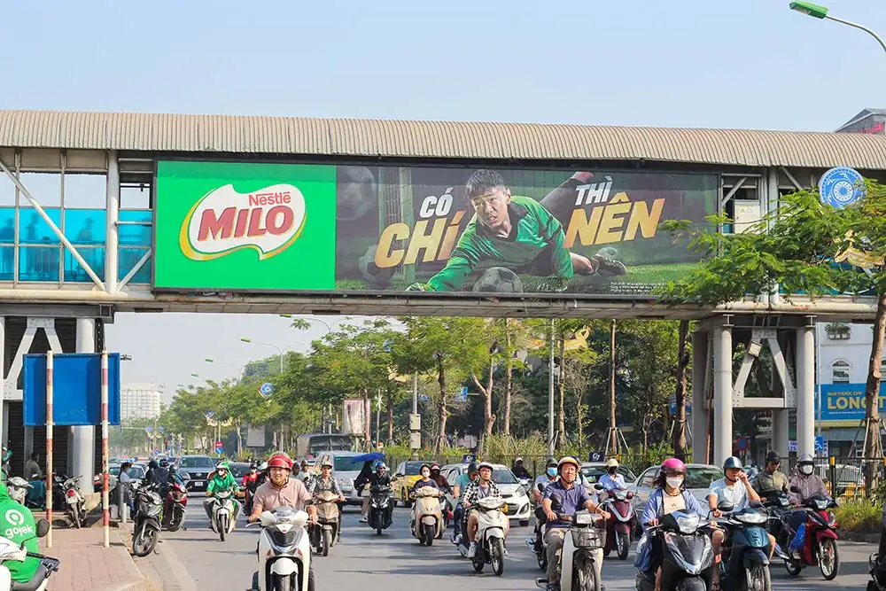 DỰ ÁN QUẢNG CÁO LIGHTBOX TRÊN CẦU BỘ HÀNH CỦA MILO