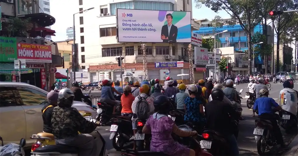 MBBank Tỏa Sáng Trần Hưng Đạo Với Màn Hình LED Khổng Lồ 2 DỰ ÁN QUẢNG CÁO MÀN HÌNH LED CỦA NGÂN HÀNG MB BANK TẠI TRẦN HƯNG ĐẠO, TP HỒ CHÍ MINH.