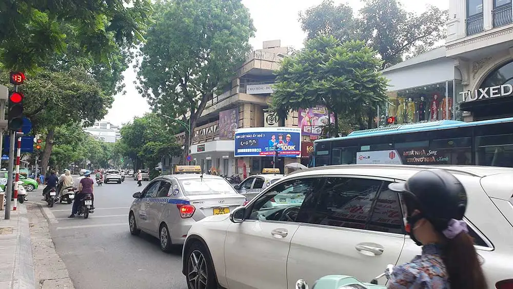 VNPAY Chiếu Sáng Chợ Hôm – Phố Huế Với Chiến Dịch Quảng Cáo Màn Hình LED Đột Phá 1 DỰ ÁN QUẢNG CÁO MÀN HÌNH LED CỦA VÍ ĐIỆN TỬ VNPAY TẠI CHỢ HÔM – PHỐ HUẾ.