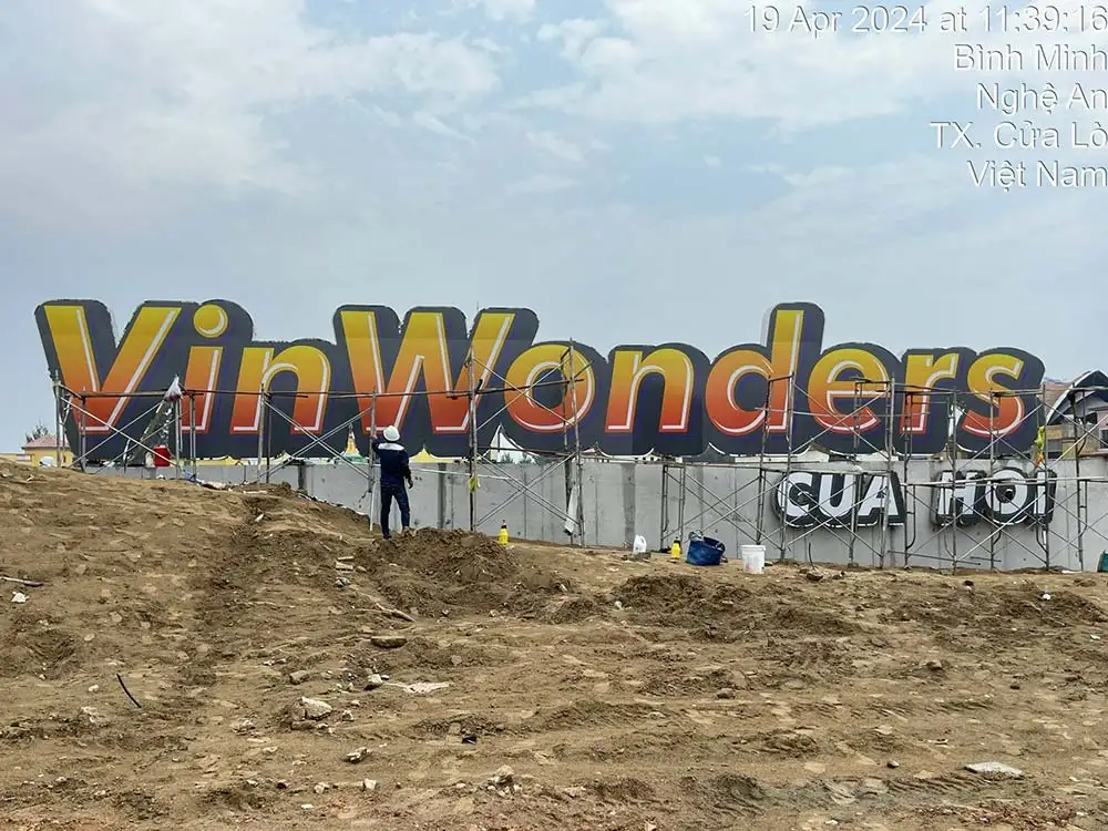 DỰ ÁN THI CÔNG LẮP ĐẶT BIỂN BẢNG QUẢNG CÁO VINWONDERS TẠI NGHỆ AN