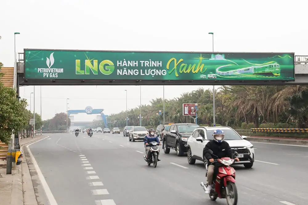 DỰ ÁN QUẢNG CÁO  LIGHTBOX TRÊN CẦU BỘ HÀNH CỦA PETROVIETNAM PV GAS TẠI HÀ NỘI