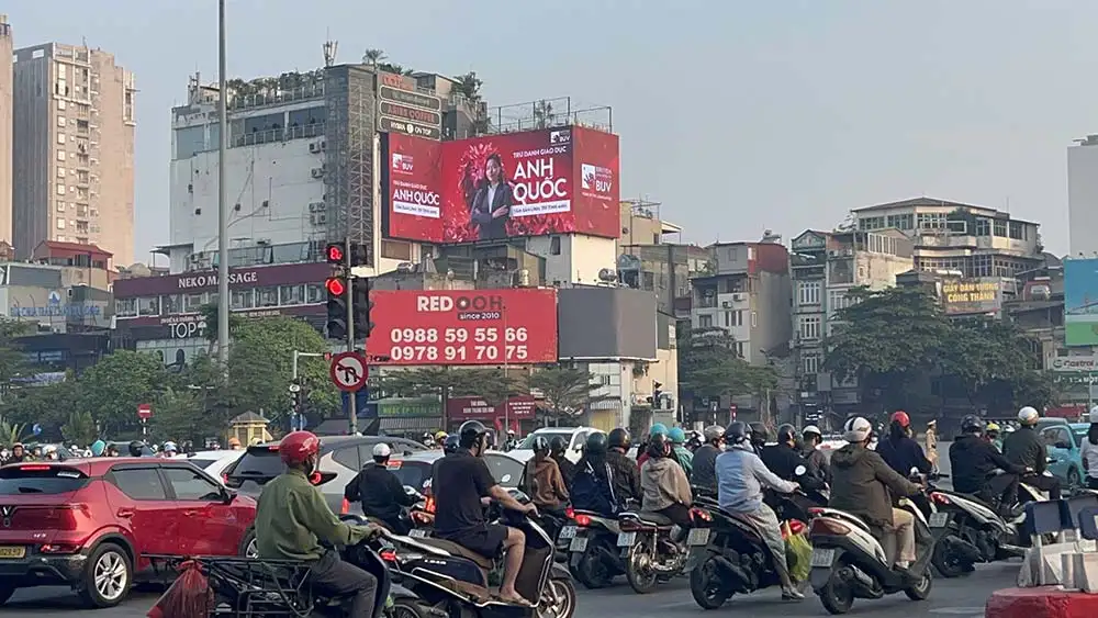 DỰ ÁN QUẢNG CÁO MÀN HÌNH LED SỐNG ĐỘNG CỦA TRƯỜNG ĐẠI HỌC ANH QUỐC BUV TẠI HÀ NỘI