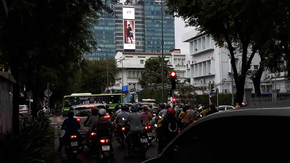 DỰ ÁN QUẢNG CÁO MÀN HÌNH LED CỦA THƯƠNG HIỆU THỜI TRANG H&M