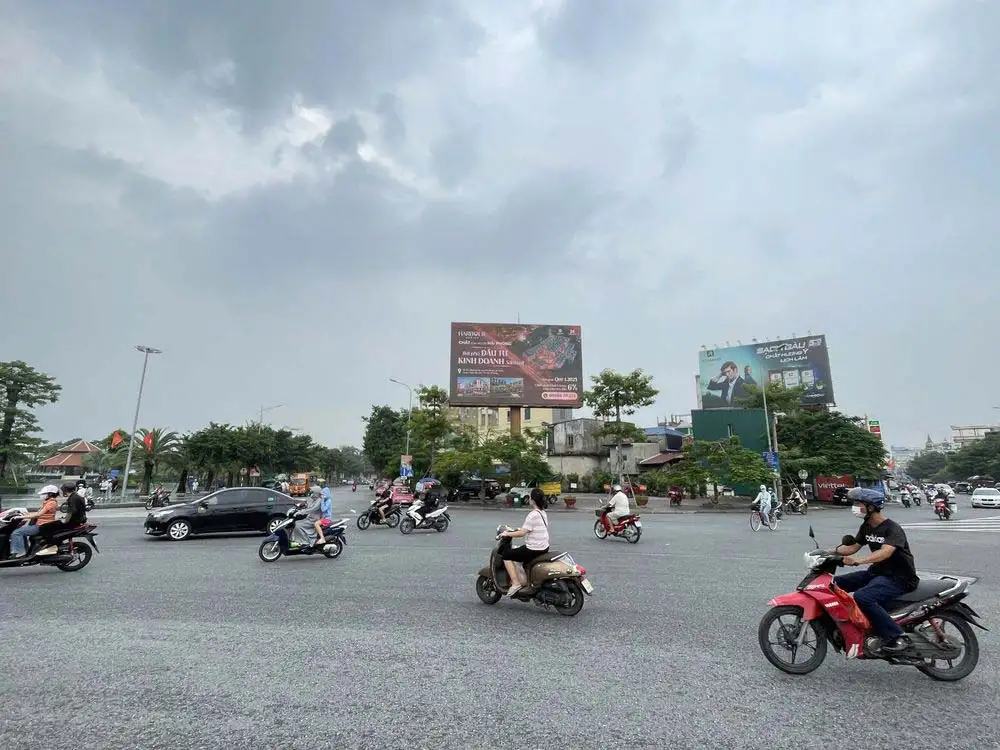 Màn hình quảng cáo LED ngoài trời tại Vườn hoa Tam Bạc
