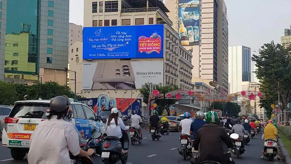 Quảng cáo LED ngoài trời tại Nguyễn Huệ – Tôn Đức Thắng