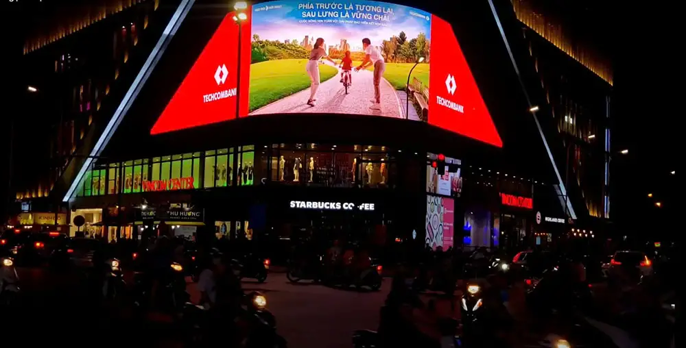 Quảng cáo màn LED ngoài trời Vincom Phạm Ngọc Thạch