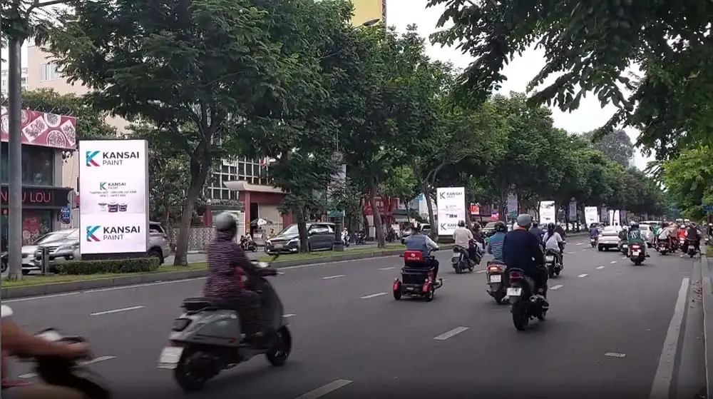 Dãy màn hình LED quảng cáo ngoài trời tại Trường Sơn