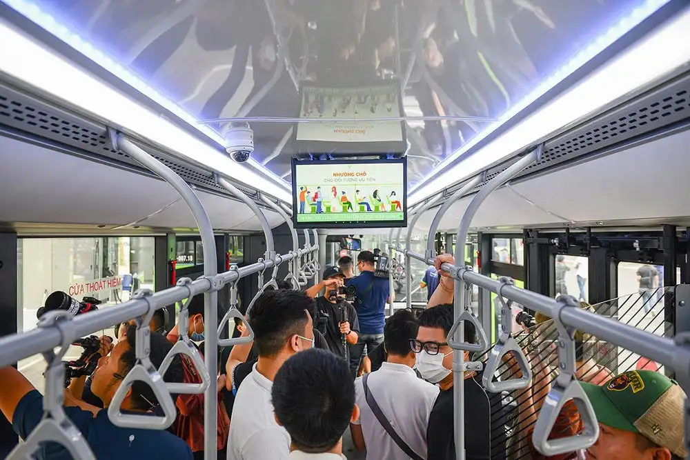 Quảng cáo LCD trong xe buýt