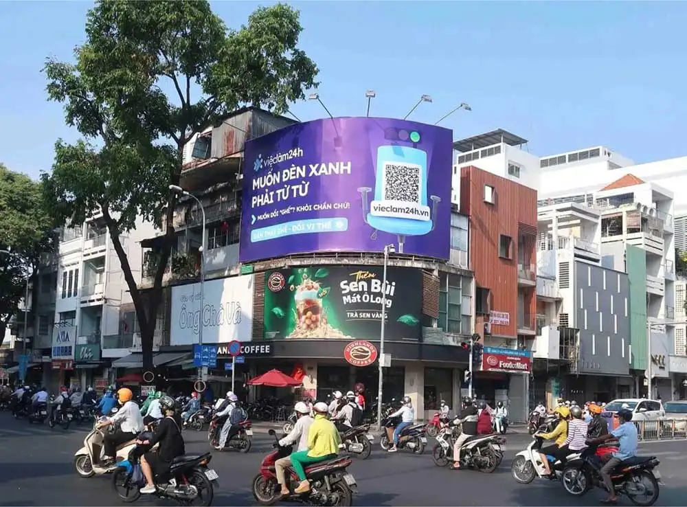 Quảng cáo pano là gì? Toàn tập giải pháp biển quảng cáo pano tấm lớn 3 Quảng cáo pano là gì? Toàn tập giải pháp biển quảng cáo pano tấm lớn