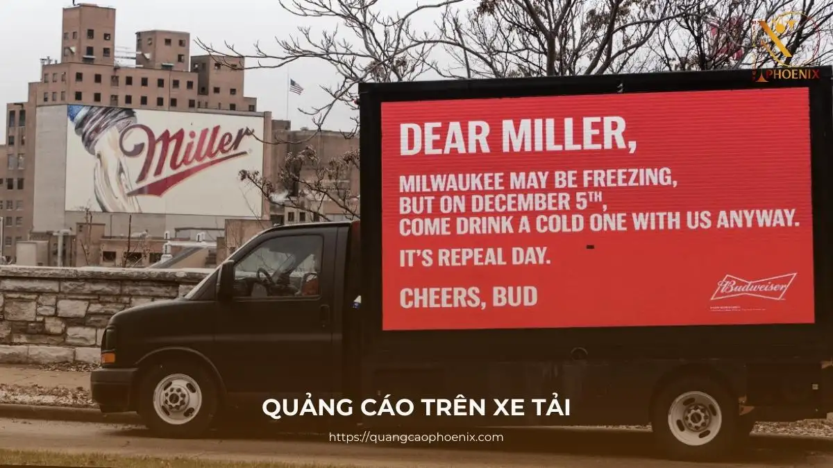 Tìm hiểu hình thức quảng cáo trên xe tải (Truck Advertising) là gì?