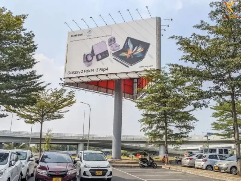 gia quang cao tai san bay (3)