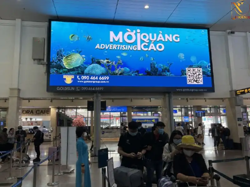 gia quang cao tai san bay