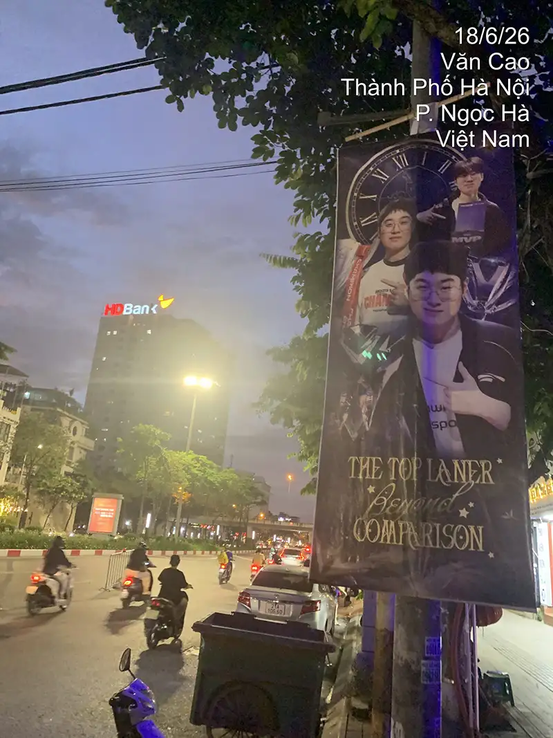 Chiến Dịch Treo Phướn Đường Phố Tôn Vinh Thần Tượng Esports Zeus Tại Hà Nội