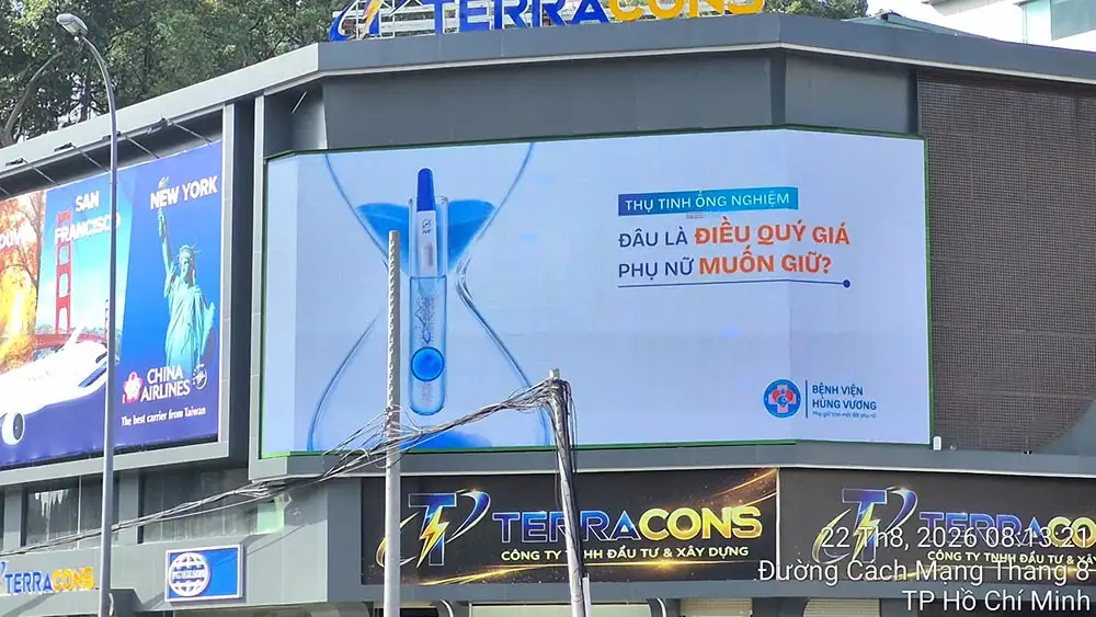 Bệnh Viện Hùng Vương Lan Tỏa Thông Điệp “Thiên Chức Làm Mẹ” Qua Màn Hình LED Tại Giao Lộ Nguyễn Thị Minh Khai – Cách Mạng Tháng 8