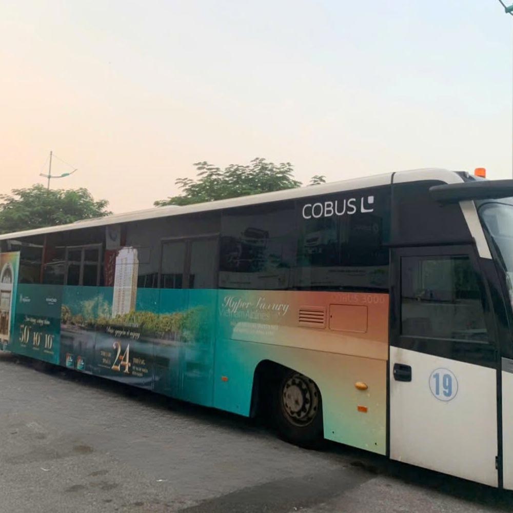 Quảng cáo xe bus sân bay: Hình thức, lợi ích và chi phí 4 quang-cao-xe-bus-san-bay-hinh-thuc-loi-ich-va-chi-phi-3